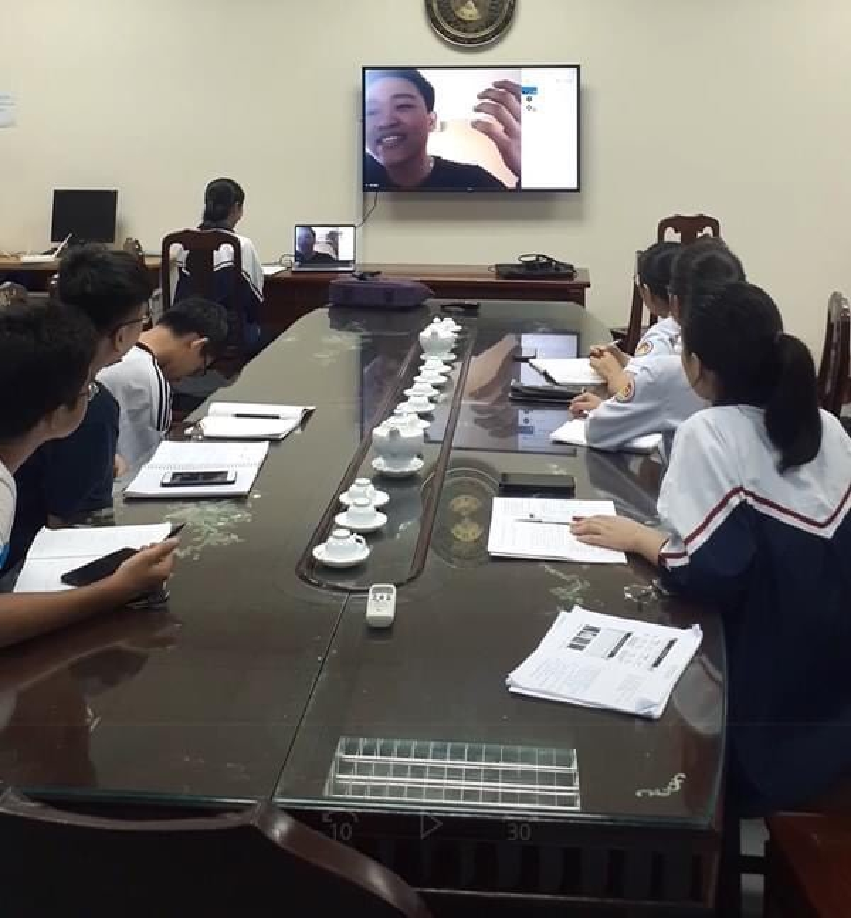 Đồng Ngọc Hà kết nối cùng các bạn học sinh các địa phương