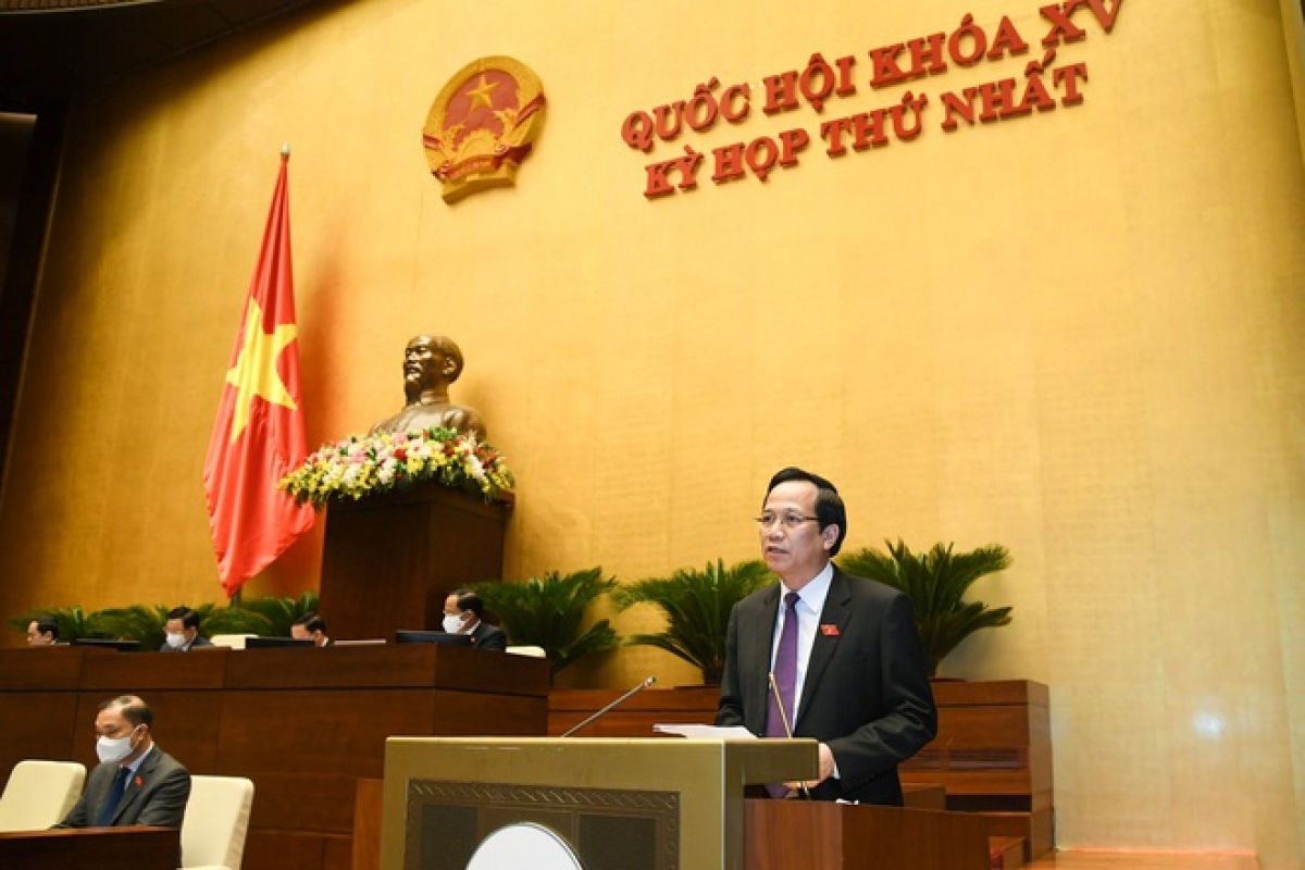 Bộ trưởng Bộ Lao động - Thương binh và Xã hội Đào Ngọc Dung báo cáo Quốc hội về Chương trình mục tiêu quốc gia giảm nghèo giai đoạn 2021-2025 tại Kỳ họp thứ Nhất, Quốc hội khoá XV