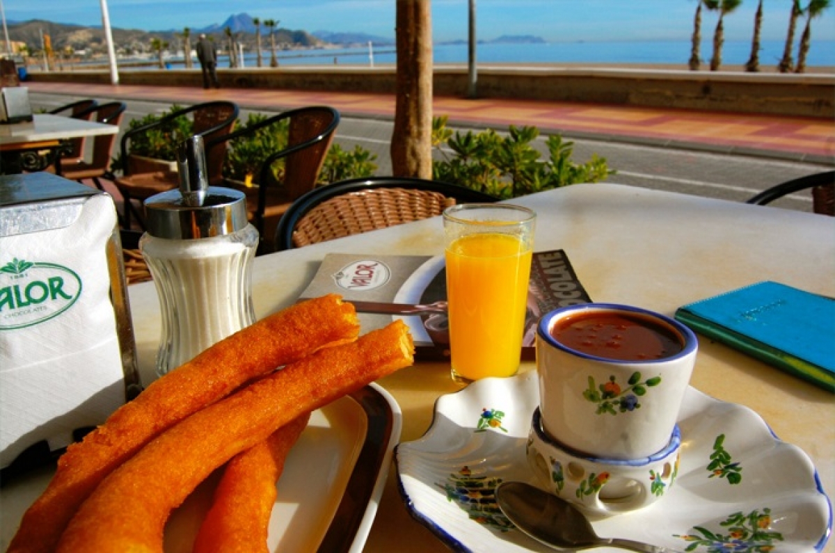 Món ăn Churros con chocolate.