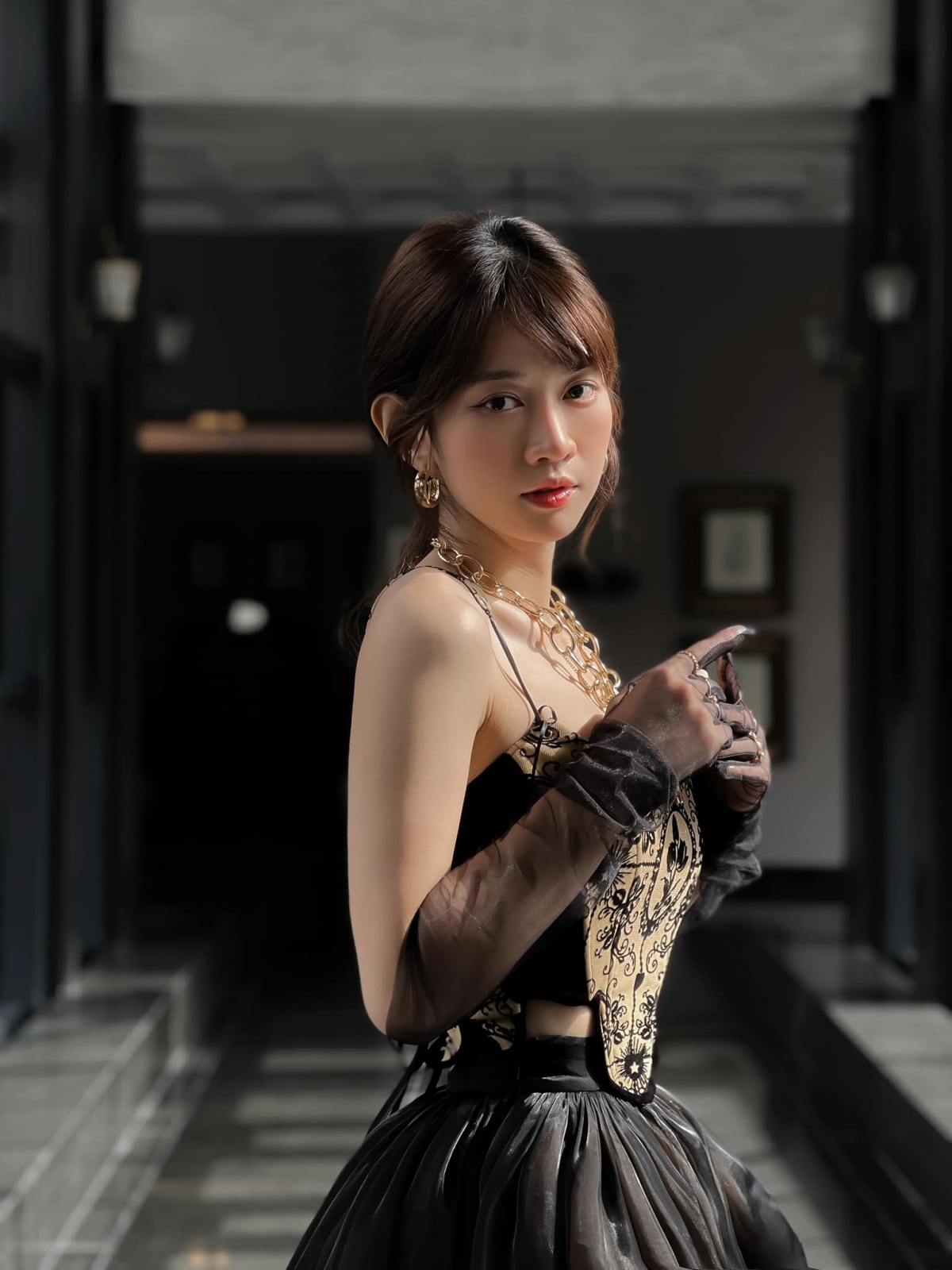 Được biết đến là một hot girl, mẫu ảnh trên MXH, Lê Bống luôn muốn phát triển bản thân. 2021 là năm người đẹp Hà thành thử sức mình nhiều hơn ở vai trò diễn viên: cô tham gia diễn xuất MV 'Chim quý trong lồng' của K-ICM và Văn Mai Hương, dự thi tìm kiếm diễn viên truyền hình qua cuộc thi Đường tới cầu vồng. Lê Bống còn thử sức mình ở vai trò MC trong chương trình Hòa Ca.