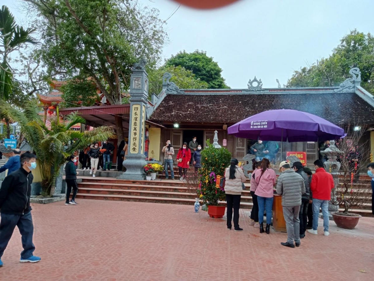 Cụm di tích thu hút đông đảo du khách đến chiêm bái, cầu may trong những ngày đầu năm mới.