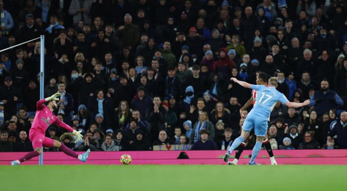 Kevin De Bruyne nhân đôi cách biệt cho đội chủ nhà (Ảnh: Internet)