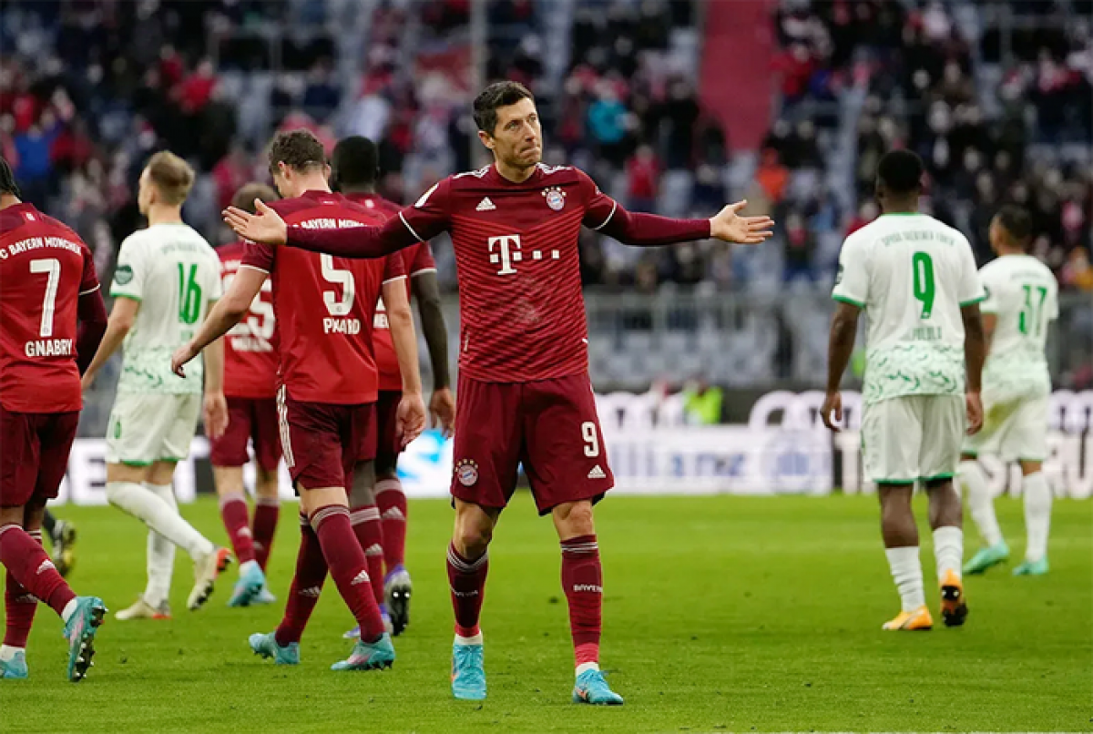Robert Lewandowski lập cú đúp bàn thắng trong trận đấu (Ảnh: Internet)