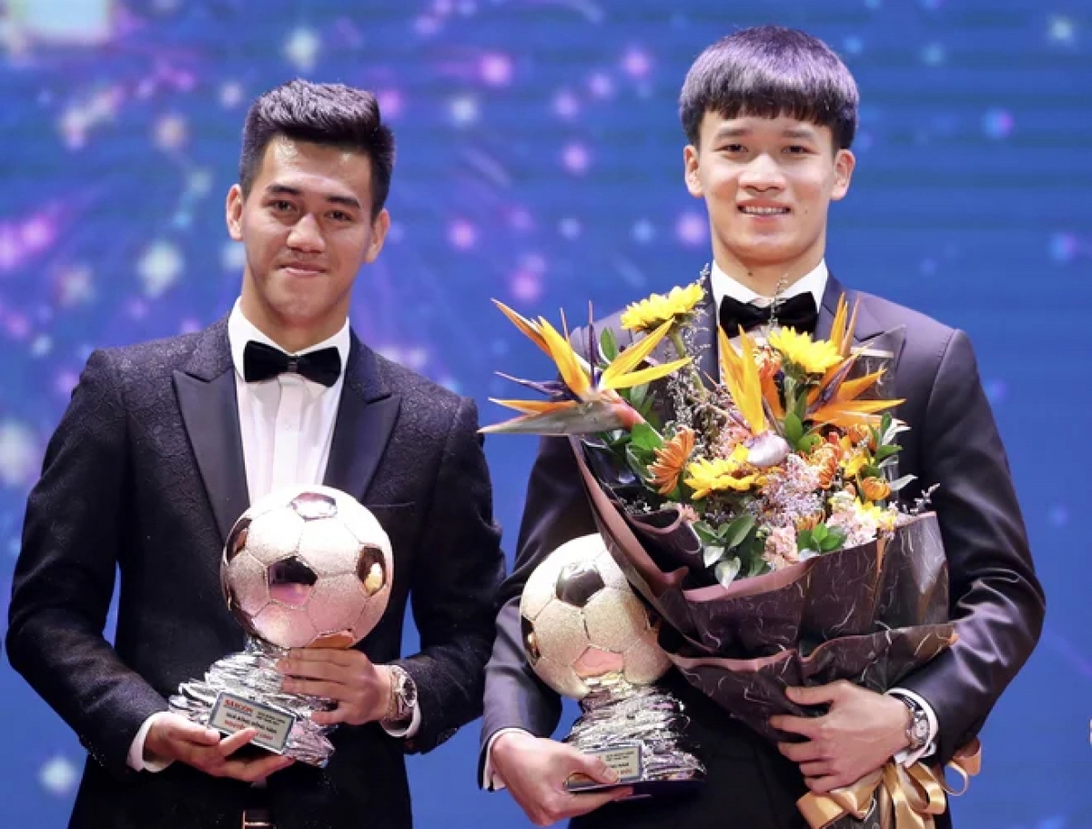 Hoàng Đức lần đầu tiên giành được danh hiệu Quả bóng vàng