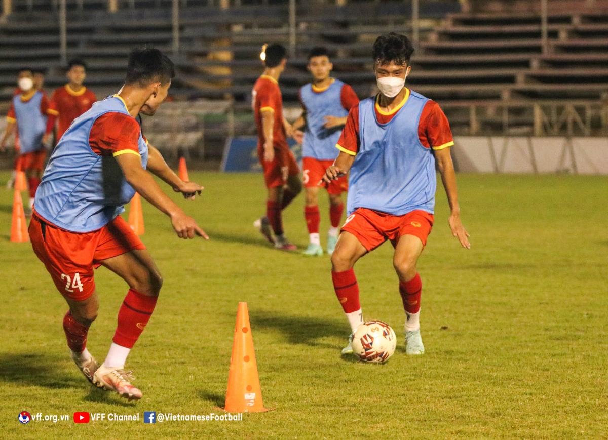 U23 Việt Nam gặp khó khăn về lực lượng khi nhiều cầu thủ mắc COVID-19