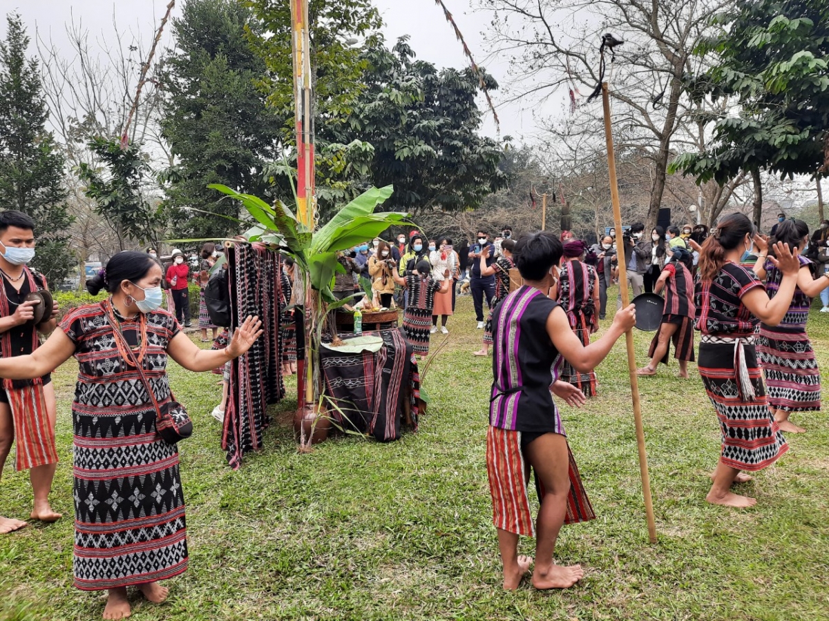 Lễ A Da mang theo lời nguyện ước về một năm mới ấm no, mọi người luôn khỏe mạnh, con cái học hành tiến bộ... 