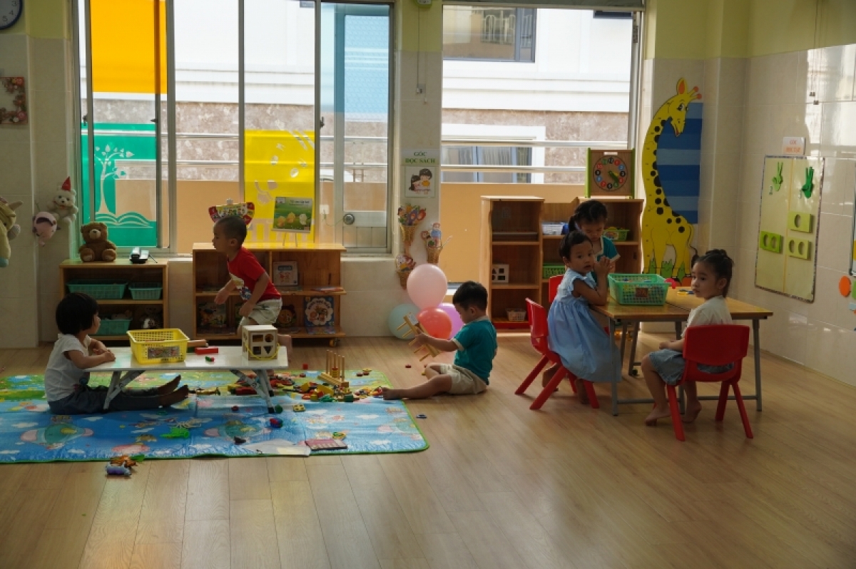 Học sinh lứa tuổi mầm non ở thành phố Hồ Chí Minh cũng trở lại lớp trong ngày hôm nay