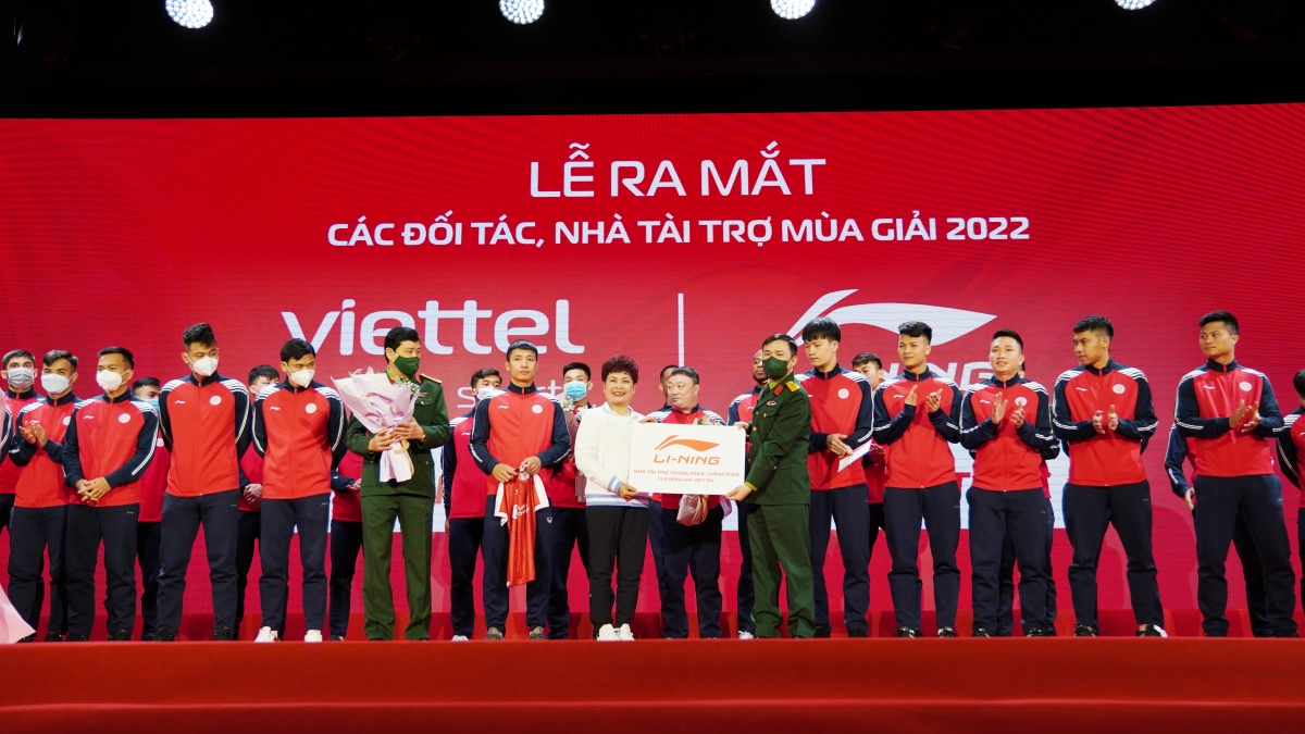 Li-ning là đơn vị tài trợ trang phục chính thức của CLB Viettel trong 3 năm