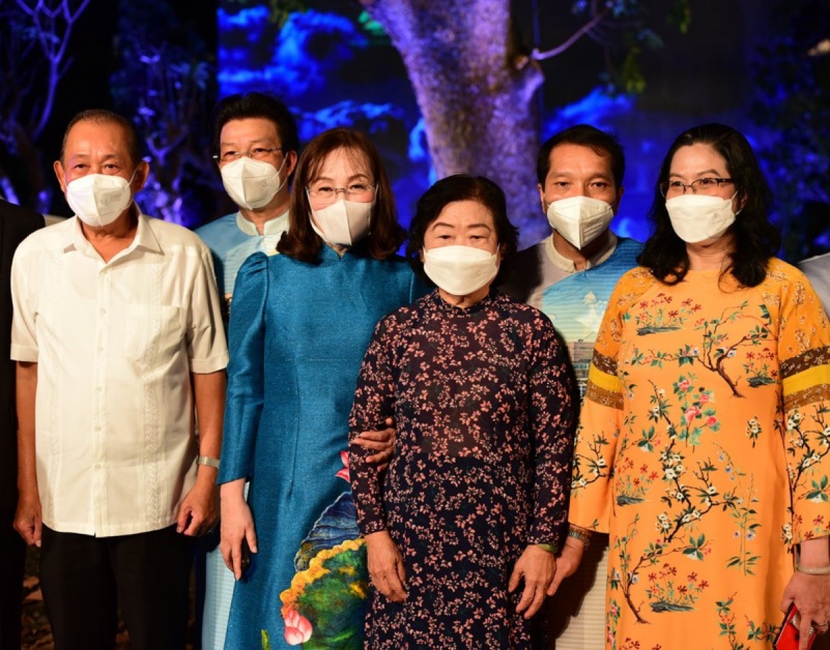 Nguyên phó thủ tướng thường trực Trương Hòa Bình, nguyên Phó chủ tịch nước Trương Mỹ Hoa tham dự đám cưới. Ảnh: Tuổi trẻ online