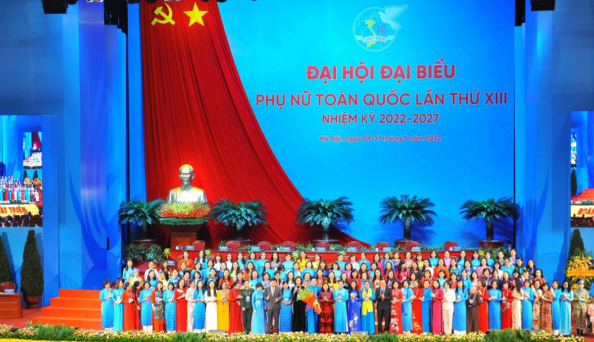 Ban chấp hành Trung ương Hội LHPNVN khóa 13 ra mắt Đại hội