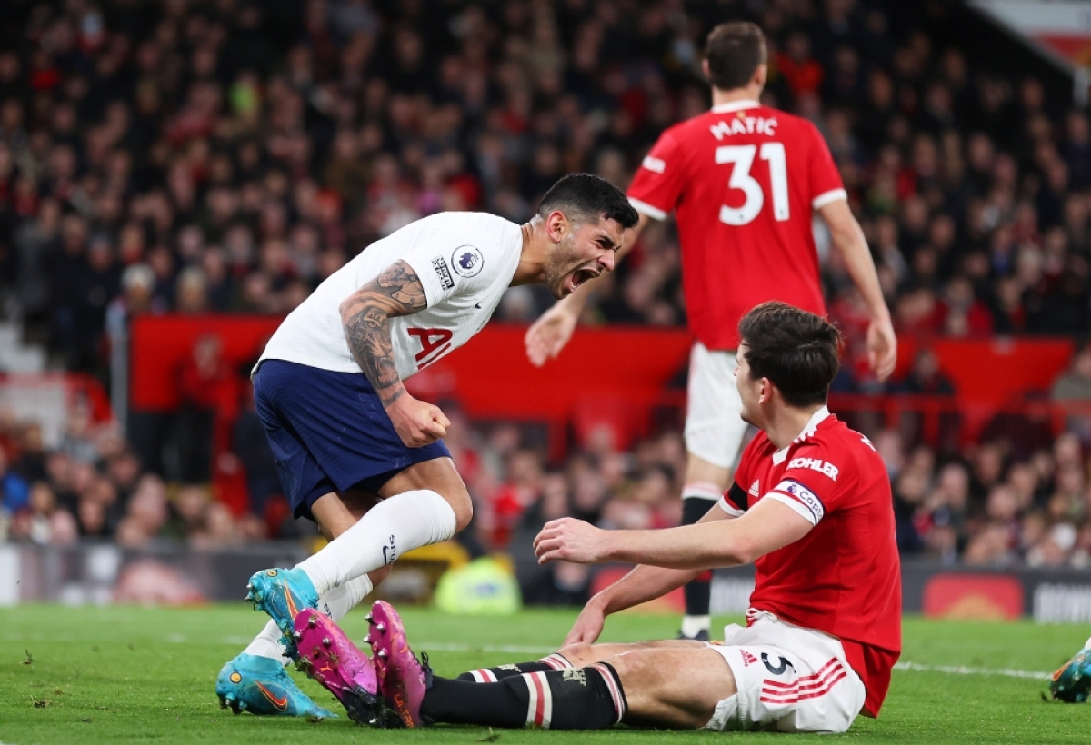 Harry Maguire đốt lưới nhà (Ảnh: Internet)