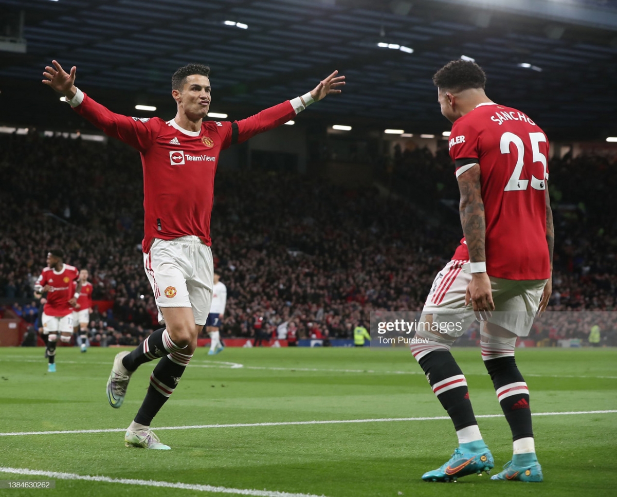 Jadon Sancho kiến tạo để Ronaldo ghi bàn (Ảnh: Internet)