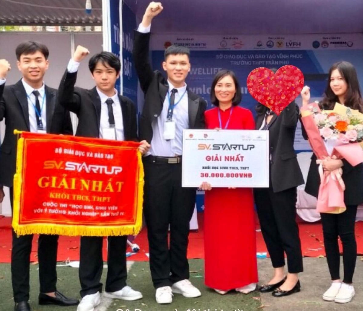 Giải Nhất SV_STARTUP khối học sinh THCS, THPT có giá trị 30.000.000 đồng.
