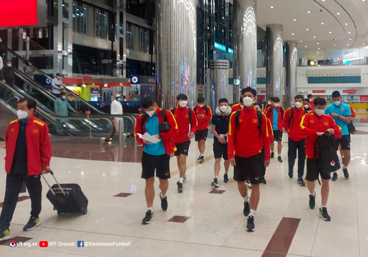 U23 Việt Nam đặt chân tới UAE sau hành trình dài. (Ảnh: VFF)