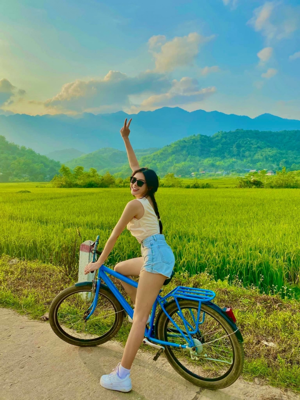 Sở thích của người đẹp là các hoạt động du lịch, thể dục thể thao để duy trì vóc dáng cân đối.