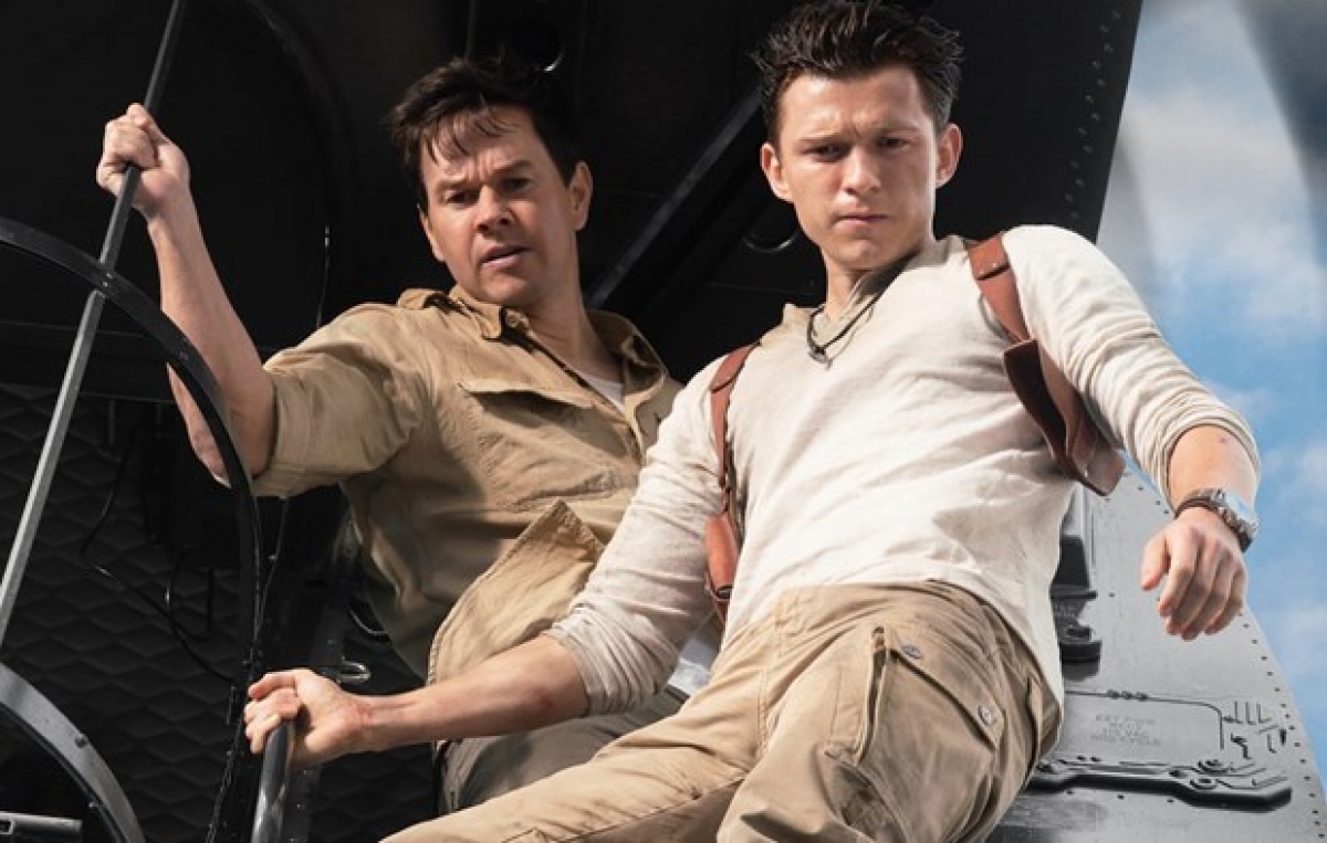 Hai diễn viên Mark Wahlberg và Tom Holland trong "Thợ săn cổ vật"