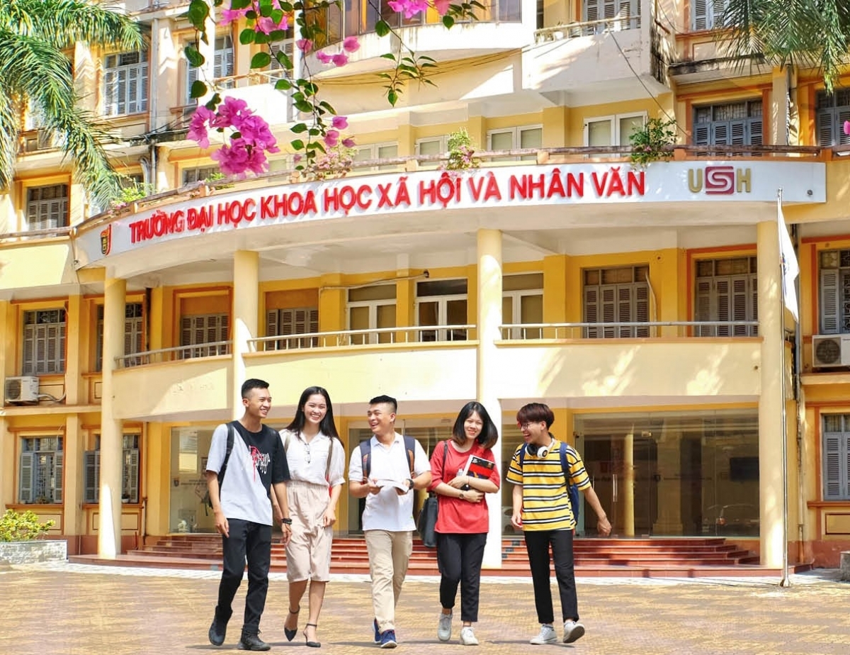 Năm 2021, trường Đại học Khoa học Xã hội và Nhân văn (ĐHQG Hà Nội) gây sốc cho thí sinh khi hàng loạt ngành đào tạo của trường lấy điểm chuẩn từ 28 điểm trở lên. Riêng ngành Hàn Quốc học có mức điểm chuẩn kịch trần 30/30