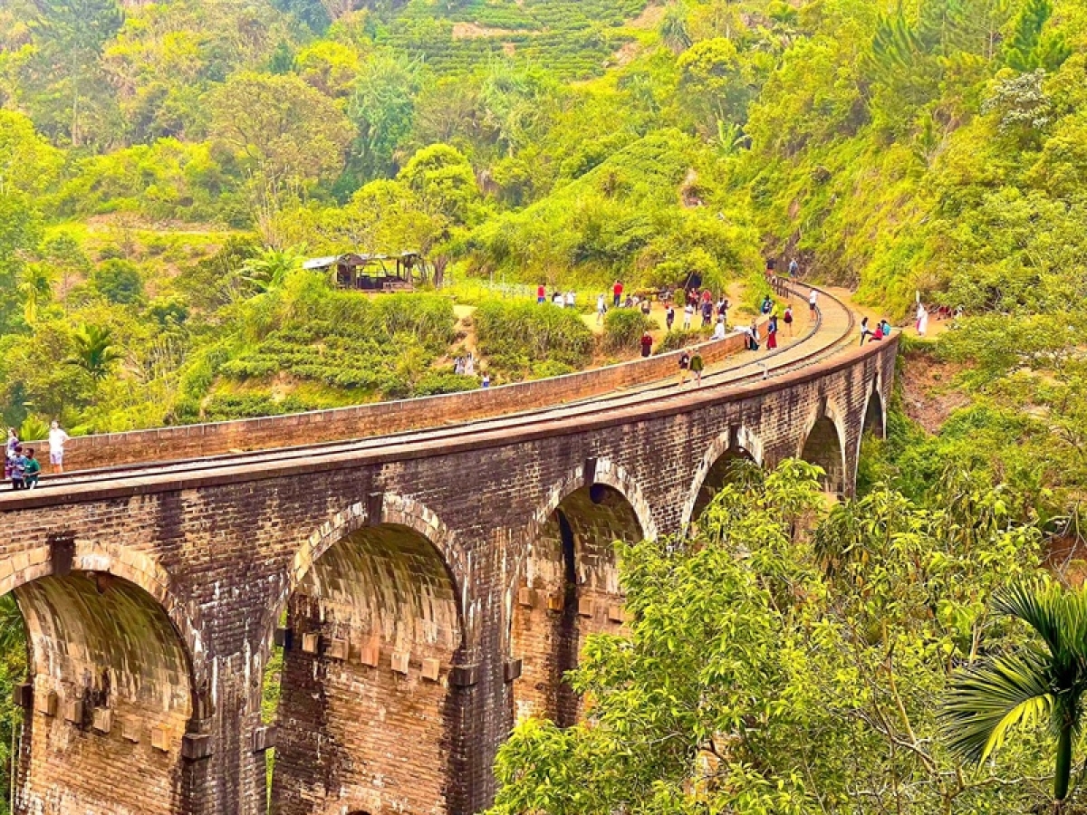 Cầu 9 vòm nổi tiếng do người Anh xây dựng những năm 1800 ở Ella, Sri Lanka