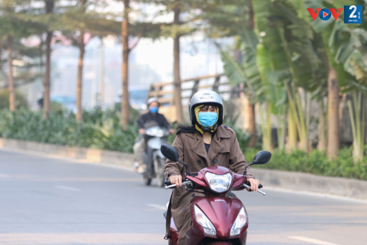 Dịch đang diễn biến phức tạp, mỗi người dân cần cố gắng giữ gìn để bản thân, gia đình không bị nhiễm bệnh, chỉ ra đường, tham gia các hoạt động mua/bán, làm việc đúng mục đích, không tụ tập đông người... góp phần cùng Thủ đô sớm đẩy lùi dịch bệnh.