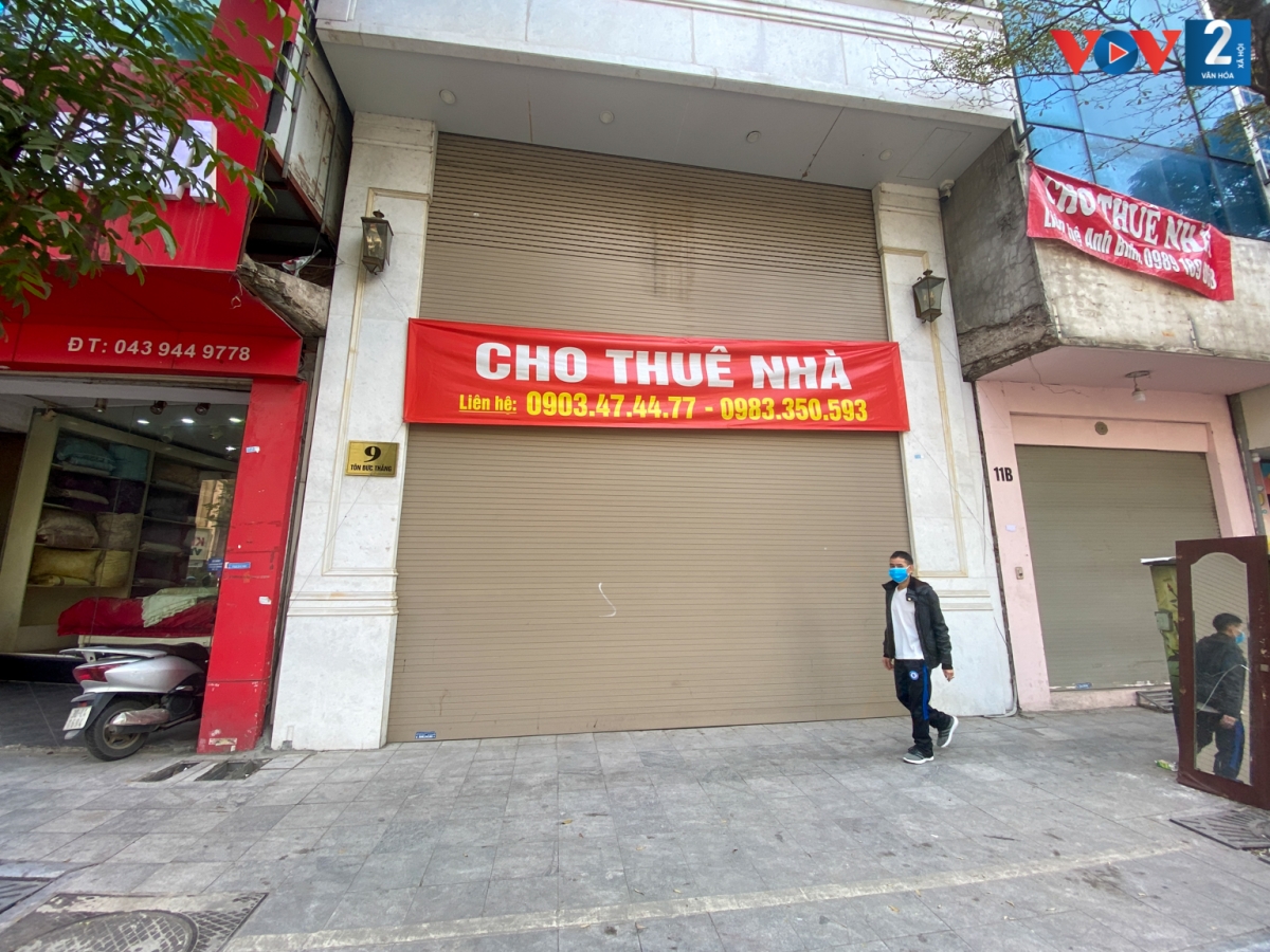 Dịch Covid-19 còn có những diễn biến phức tạp, nhiều hộ kinh doanh đã buộc phải đóng cửa trả lại mặt bằng kinh doanh hoặc tạm nghỉ để giảm chi phí.