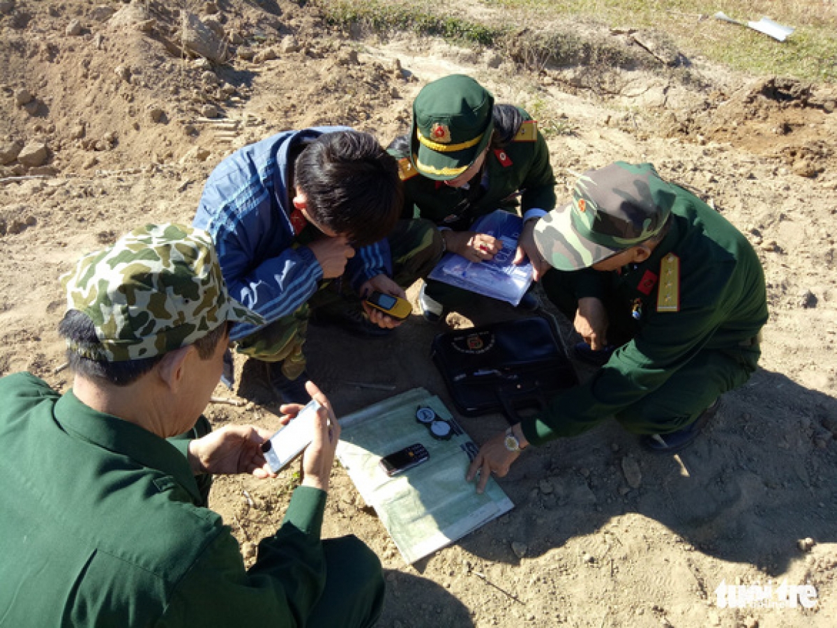 Nữ thủ lĩnh không ngại khó, ngại khổ, chỉ mong đưa được những liệt sĩ
đang nằm lại nơi núi rừng về quê hương