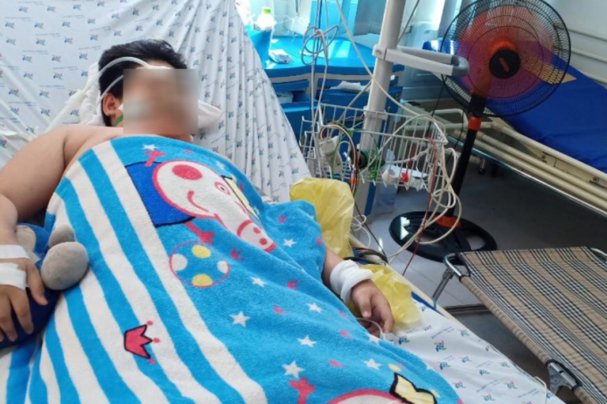 Một bệnh nhi mắc COVID-19 và sốt xuất huyết cùng lúc tại BV Nhi đồng TP.HCM