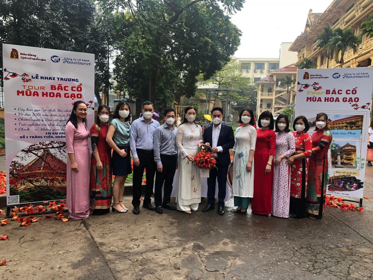 Khai trương tour "Bác Cổ - Mùa hoa gạo"