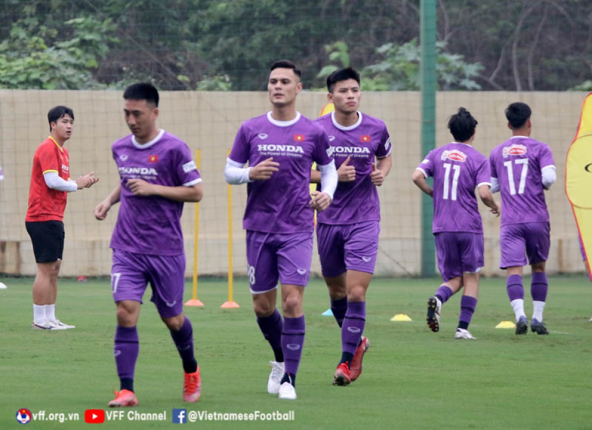 Tuyển Việt Nam gặp nhiều khó khăn về lực lượng do chấn thương và COVID-19