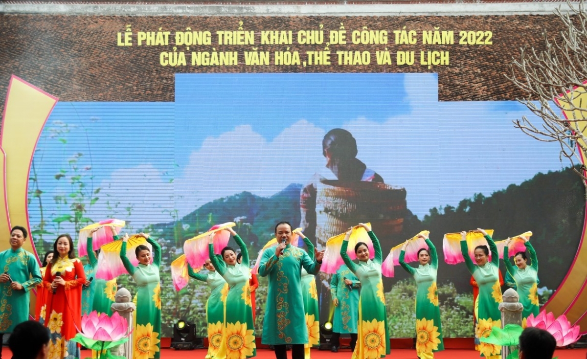 Chương trình nhằm tổ chức thực hiện các nhiệm vụ về xây dựng môi trường văn hóa, phát triển nguồn nhân lực Ngành Văn hóa, Thể thao và Du lịch theo tinh thần Nghị quyết Đại hội đại biểu toàn quốc lần thứ XIII của Đảng, Kết luận số 76-KL/TW của Bộ Chính trị về tiếp tục thực hiện Nghị quyết số 33-NQ/TW của Ban Chấp hành Trung ương Đảng khóa XI về xây dựng và phát triển văn hoá, con người Việt Nam đáp ứng yêu cầu phát triển bền vững đất nước; Chiến lược phát triển văn hóa đến năm 2030, Kết luận của Tổng Bí thư tại Hội nghị Văn hóa toàn quốc triển khai Nghị quyết Đại hội đại biểu toàn quốc lần thứ XIII của Đảng. Đồng thời, cụ thể hóa nhiệm vụ xây dựng môi trường văn hóa cơ sở và công tác cán bộ thuộc chủ đề năm 2022 của Ngành Văn hóa, Thể thao và Du lịch.