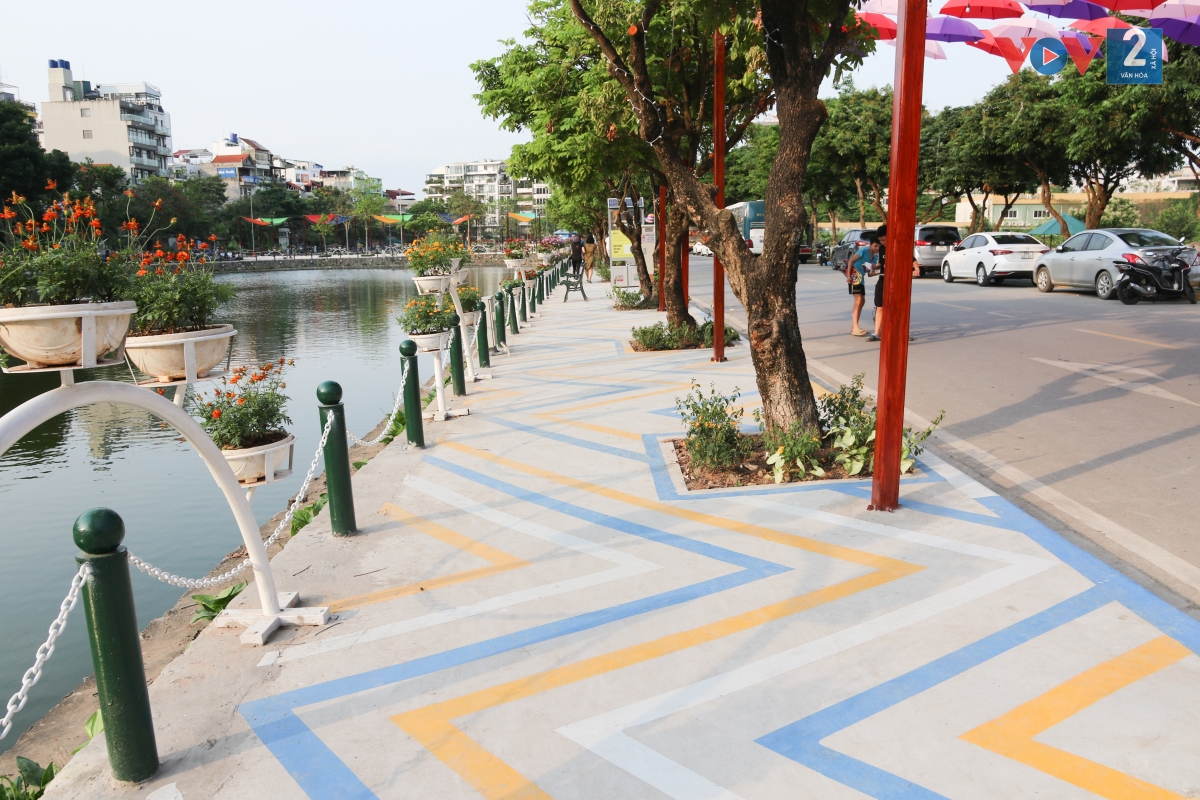 UBND quận Tây Hồ đầu tư chỉnh trang thêm các hạng mục làm đẹp không gian đi bộ, sẵn sàng mở cửa đón du khách.