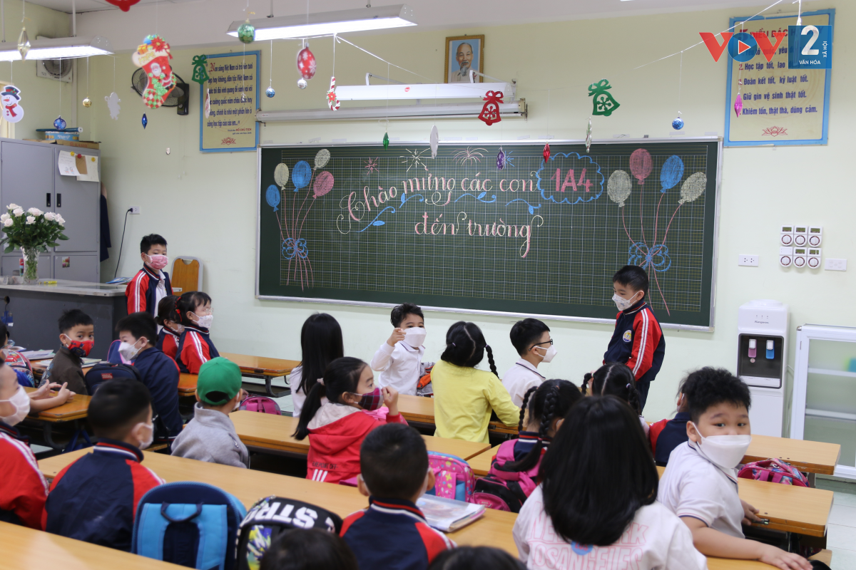 Các lớp học trang trí rực rỡ, sinh động để chào đón học sinh khối 1.