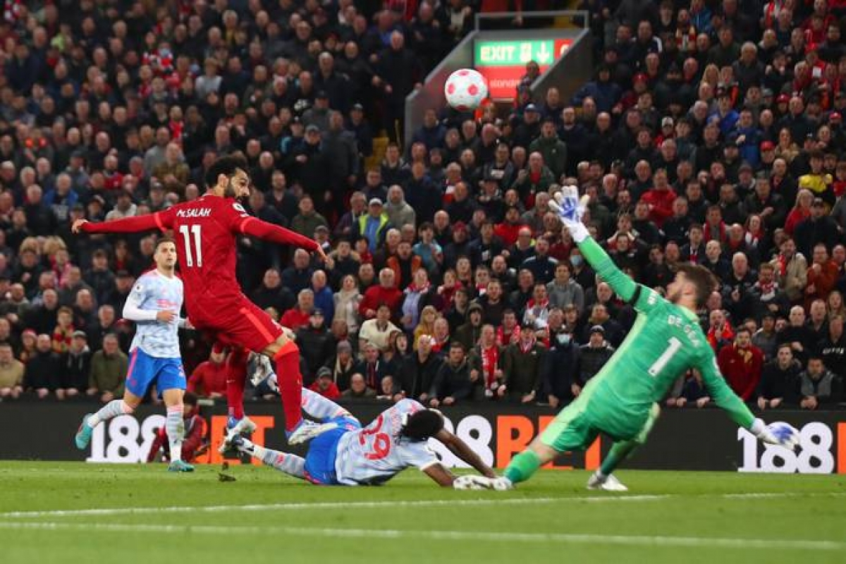 Salah lập cú đúp trong ngày Liverpool đại thắng MU (Ảnh: Internet)