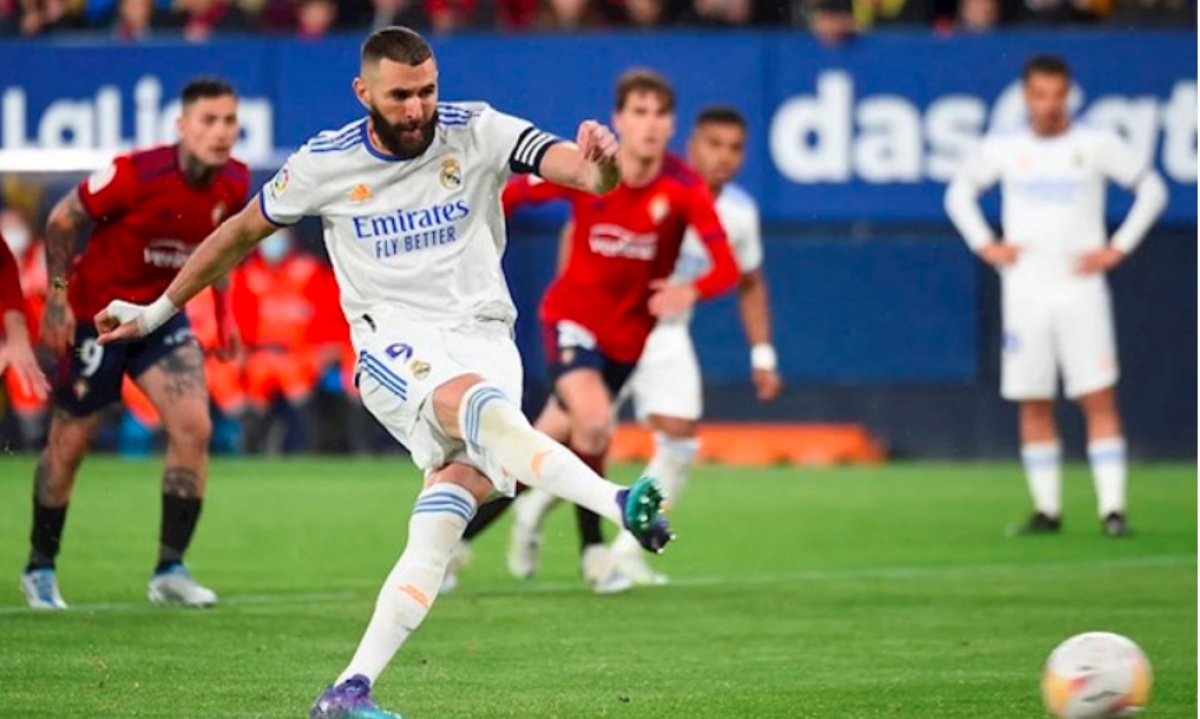 Karim Benzema hai lần đá hỏng penalty vào các phút 52 và 59 (Ảnh: Internet)