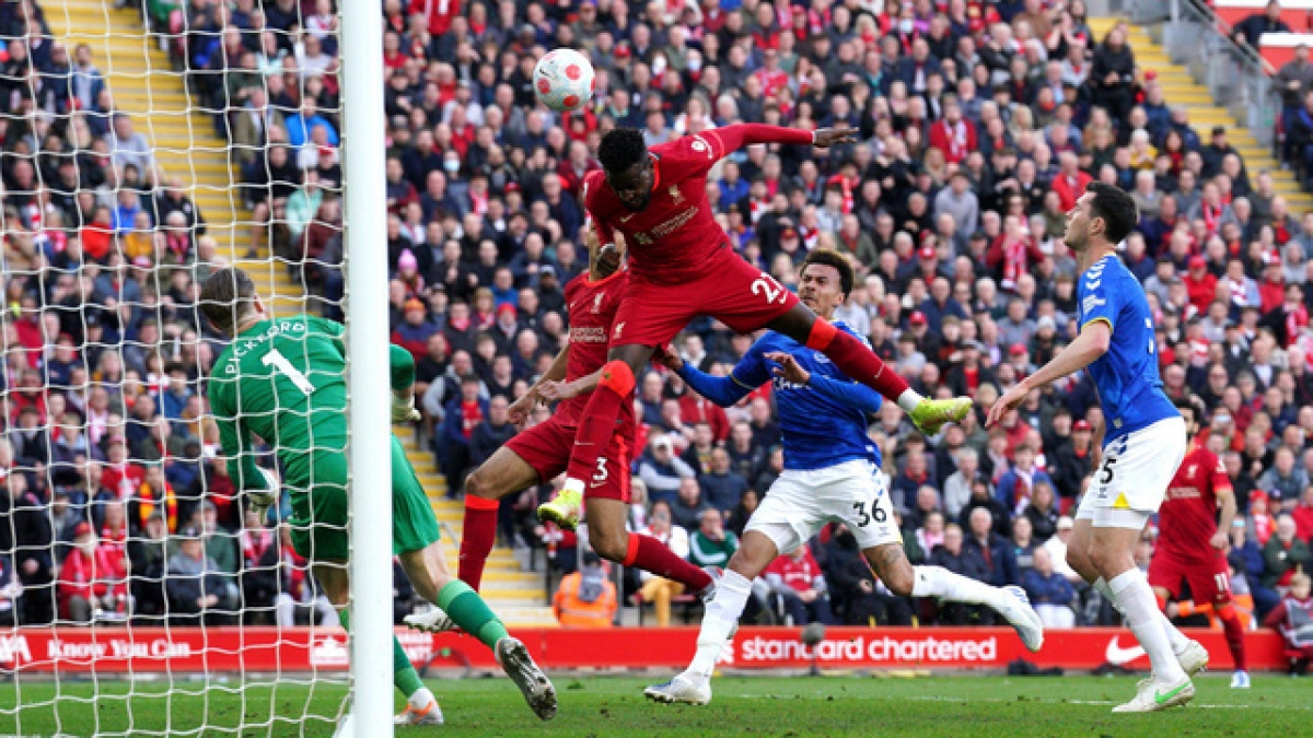 Divock Origi dập tắt hi vọng có điểm của Everton (Ảnh: Internet)