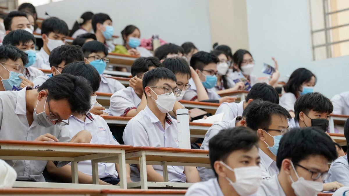 Nhiều học sinh băn khoăn, liệu có được chọn lại tổ hợp trong chương trình GDPT mới
