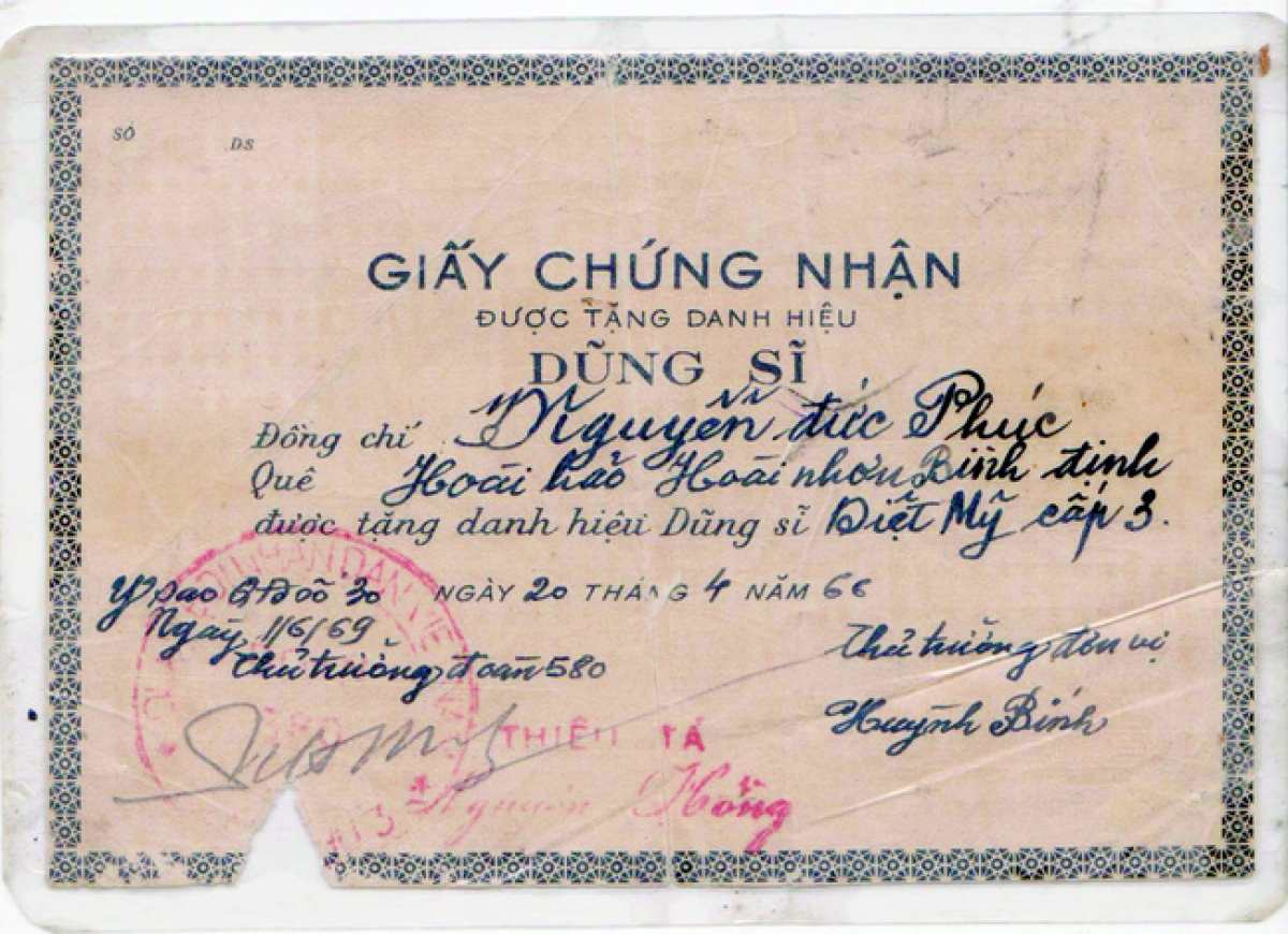 Ông Nguyễn Đức Phúc được tặng danh hiệu Dũng sĩ diệt Mỹ cấp độ 3 năm 1966