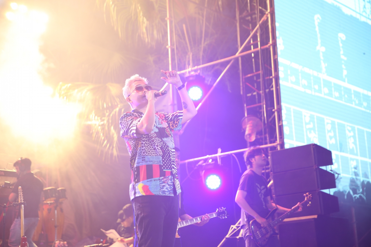 FPT Band đem đến những bản Rock ballad sâu lắng là thanh xuân của thế hệ 8x như: 18 &amp; Life, Always...