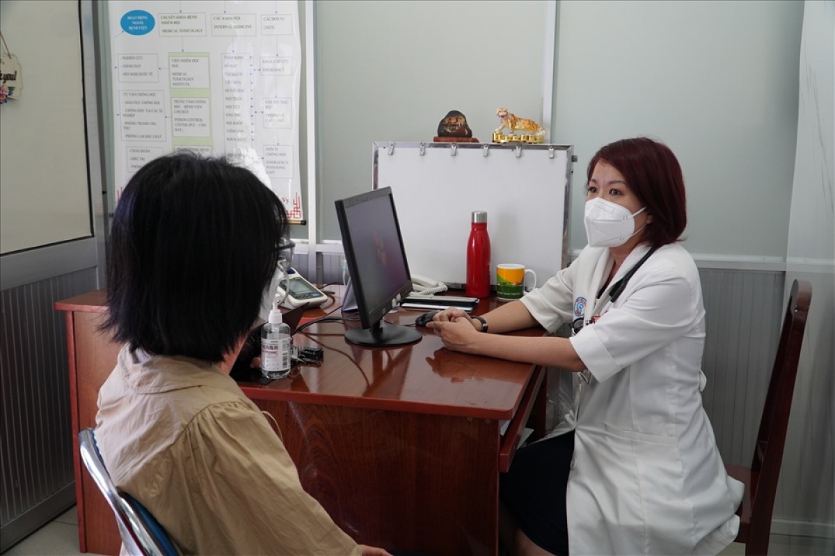 Chị H. nhiễm độc kim loại nặng từ thuốc nam vì nghe lời khuyên của hàng xóm (Ảnh: BVCC)