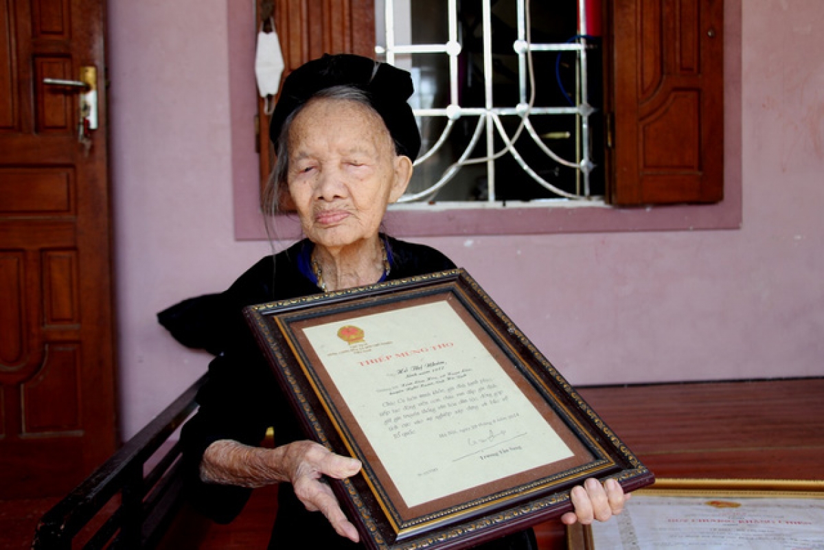 Cụ Nhàn được Chủ tịch nước gửi thiệp chúc thọ
