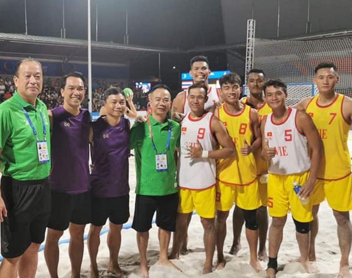 ĐT bóng ném bãi biển nam Việt Nam khép lại kỳ SEA Games 30 thành công bằng tấm HCV
