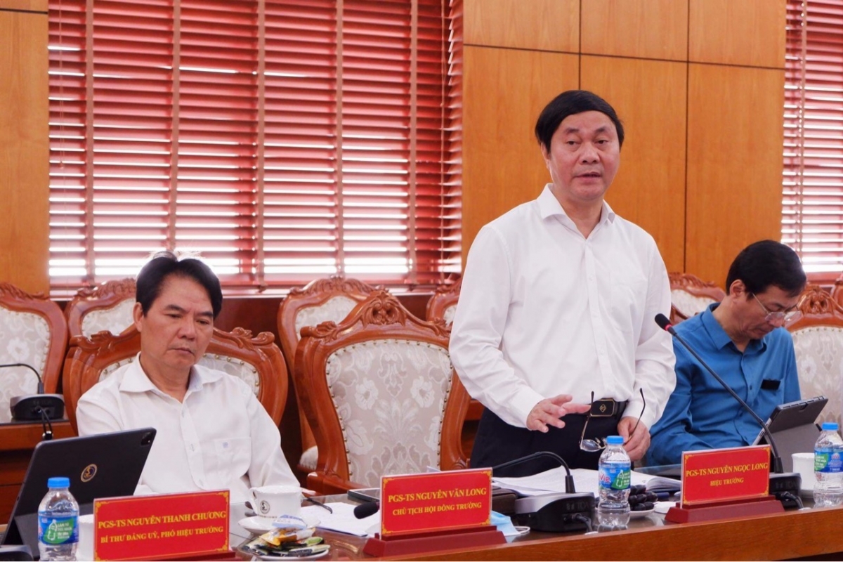 PGS.TS Nguyễn Văn Long - Hiệu trưởng trường Đại học Giao thông Vận tải phát biểu tại cuộc làm việc với Uỷ ban Văn hóa, Giáo dục của Quốc hội