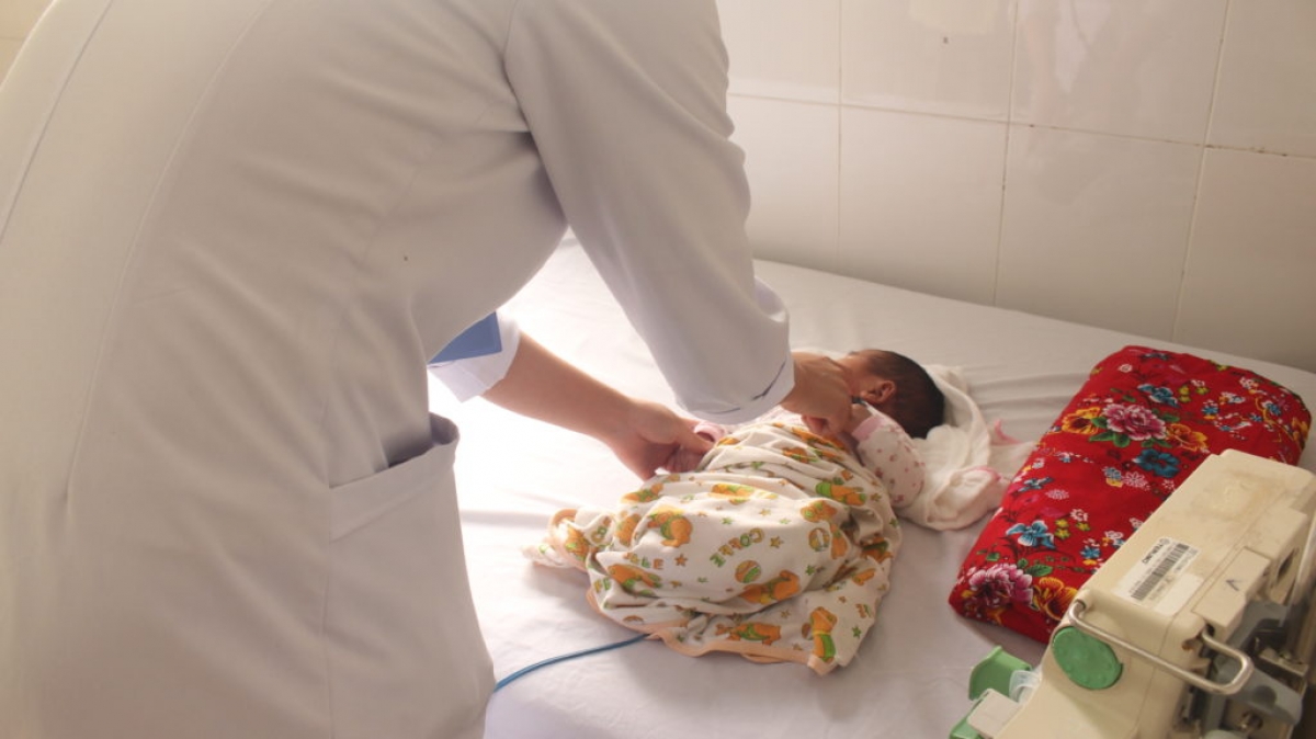 Hình ảnh bé L.T.Đ hồi phục sau 7 ngày điều trị tích cực