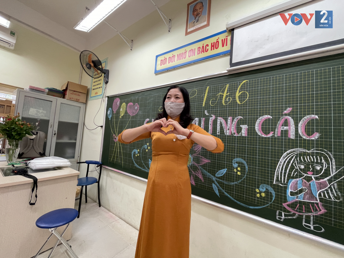 Thầy cô giáo gửi thông điệp chào đón học sinh ngày đầu tiên trở lại trường.