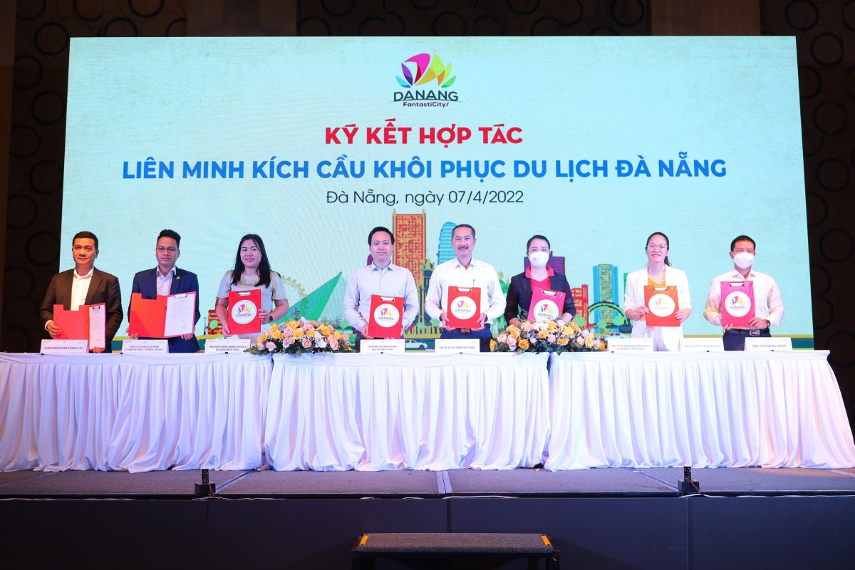 Lễ ký kết hợp tác giữa các doanh nghiệp tại chương trình Kích cầu du lịch Đà Nẵng