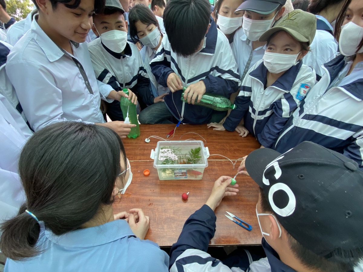 Máy sục ozon không cần điện do học sinh tự sáng chế