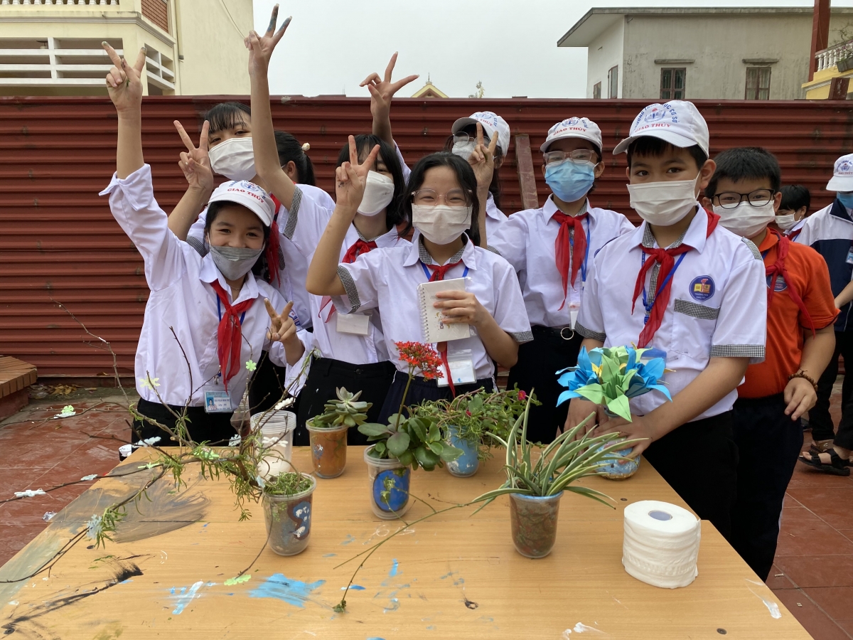 Học sinh tham gia cùng các sản phẩm