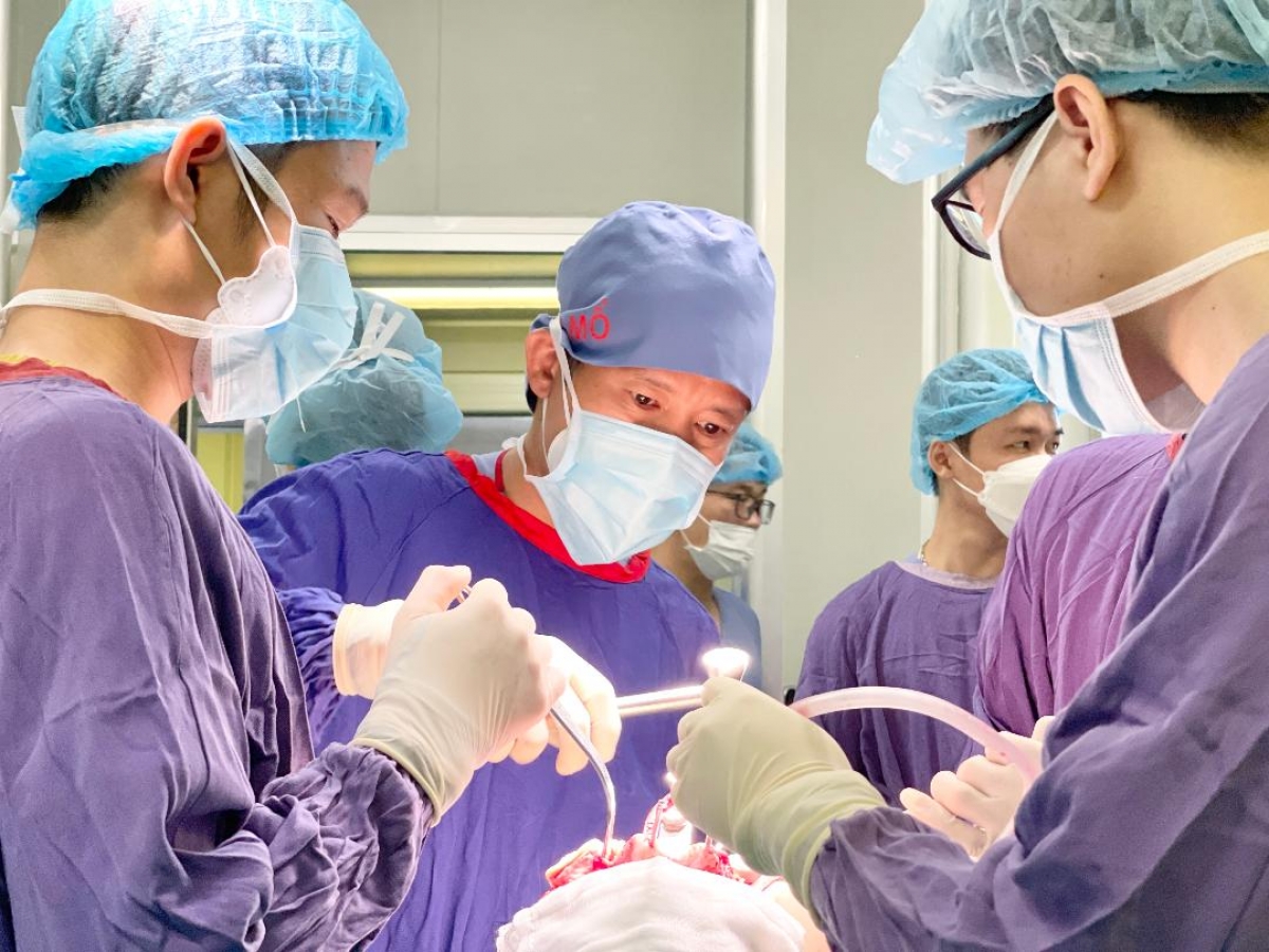 Ca phẫu thuật cho bệnh nhân B.O diễn ra trong 70 phút
