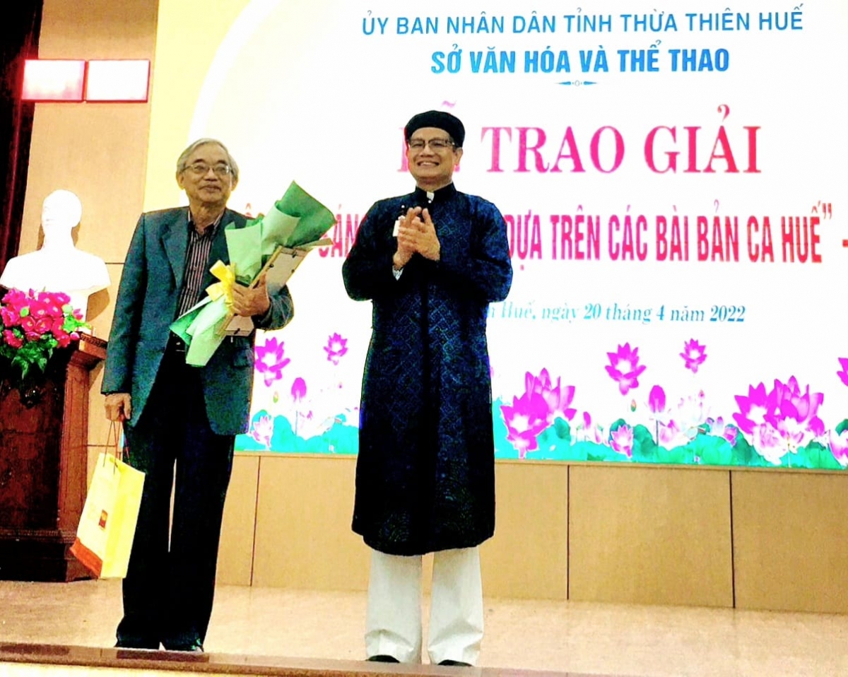 Tác giả Minh Khiêm (Nguyễn Bỉnh Khiêm) giành giải Nhất cuộc thi với tác phẩm “Huế ca khúc Nam bình”.