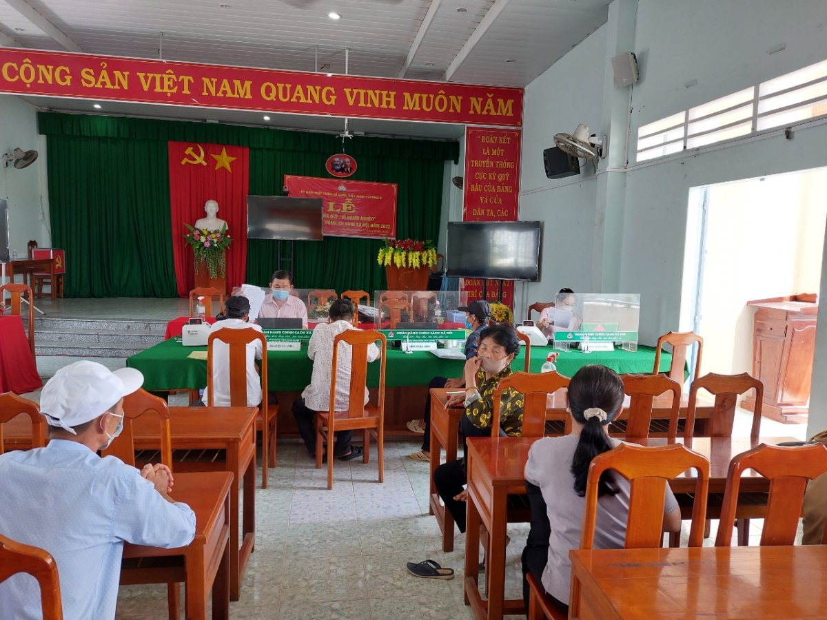 Phiên giao dịch bổ sung tại một điểm giao dịch của NHCSXH tỉnh Vĩnh Long ngày 27/4/2022
