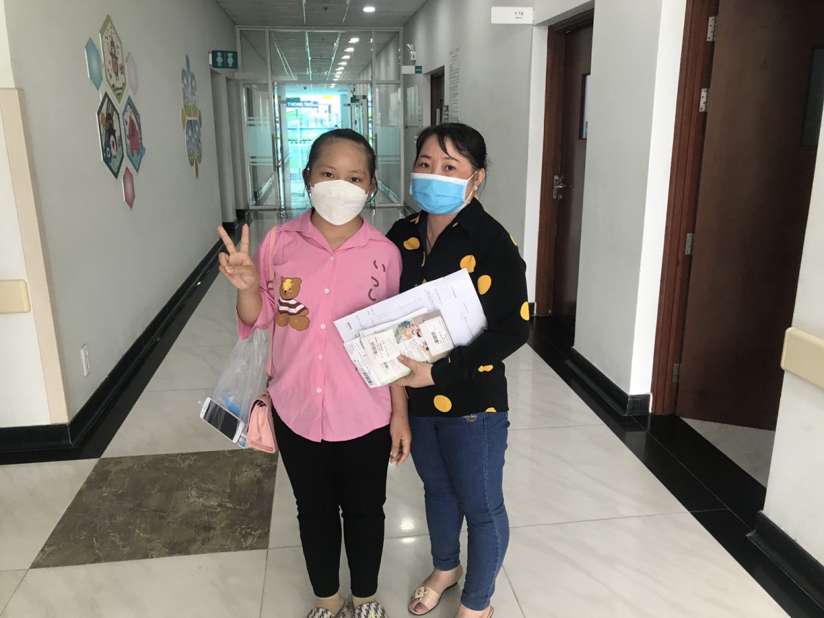 Bệnh nhi xuất huyết tiêu hóa do Covid-19 được xuất viện sau 2 tuần điều trị